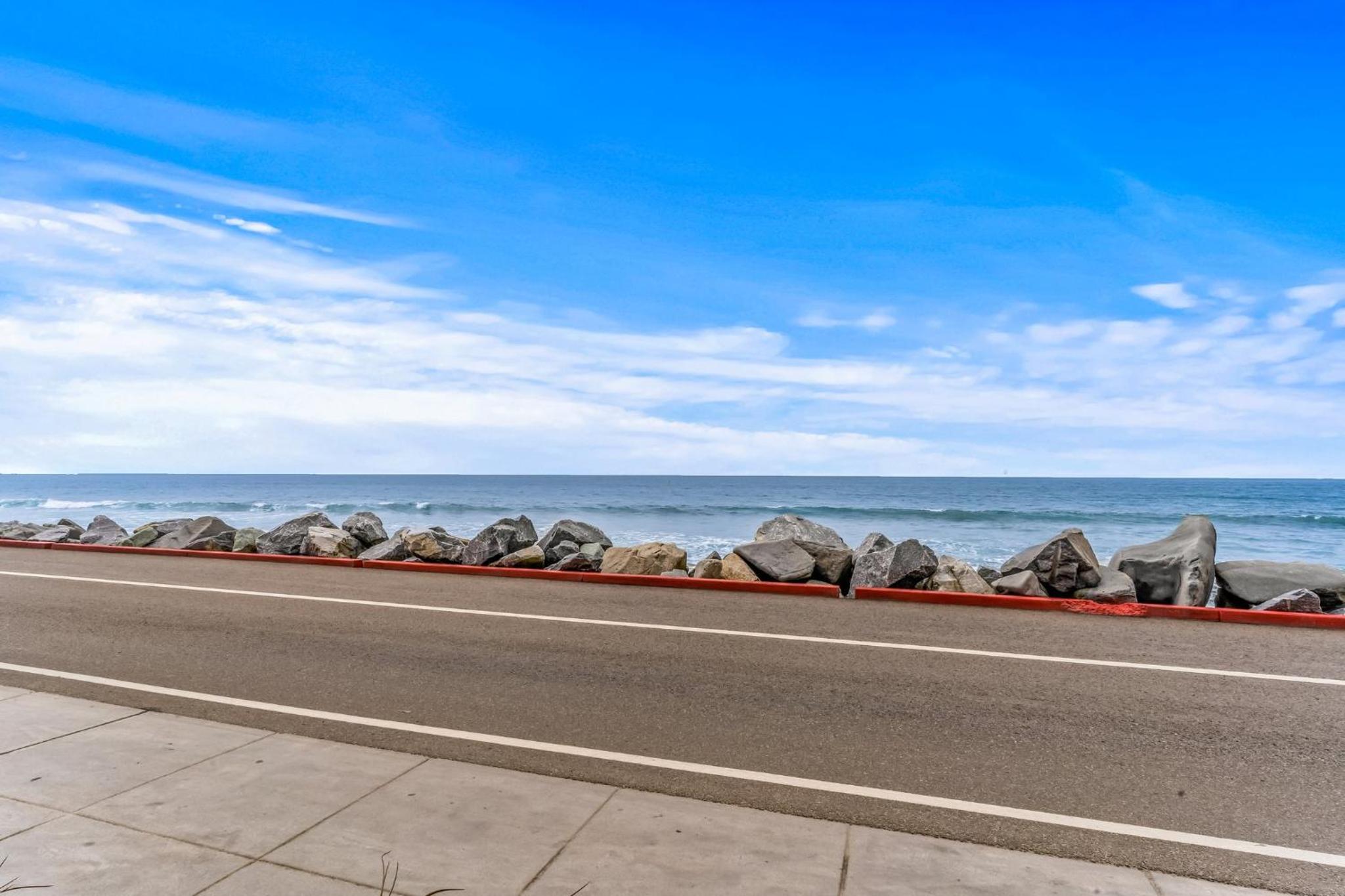 Oceanside Escape 700S-102