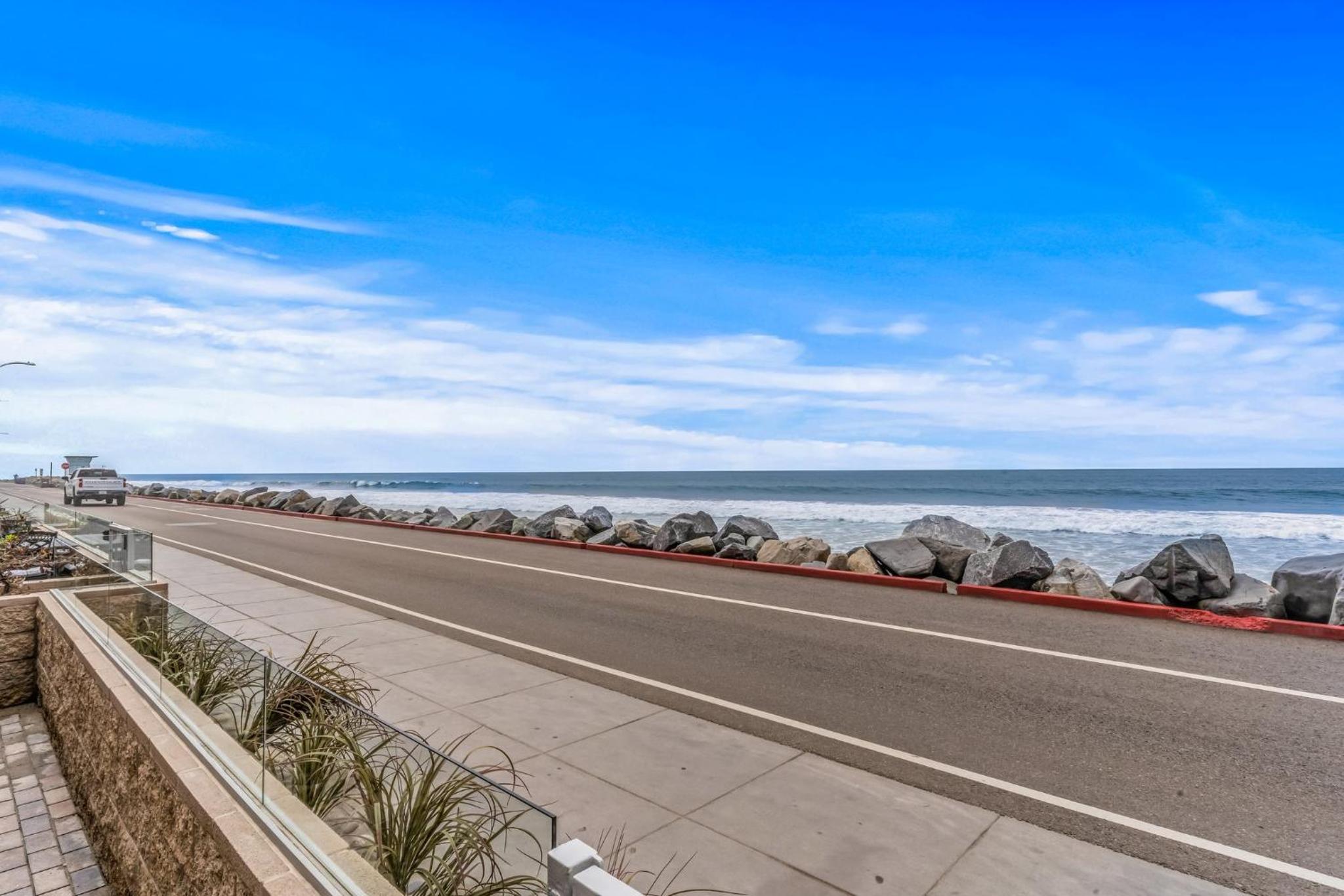 Oceanside Escape 700S-102