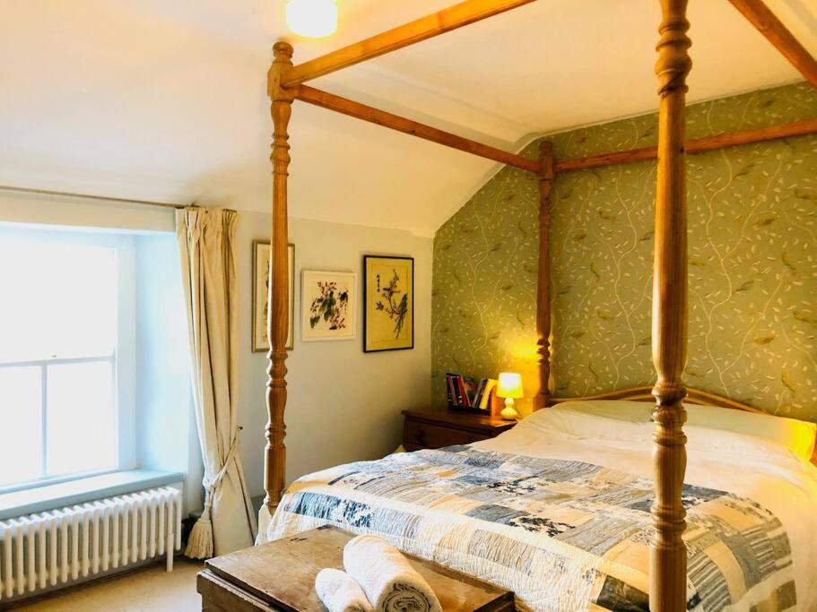Exceptional retreat near Cornwall Coast