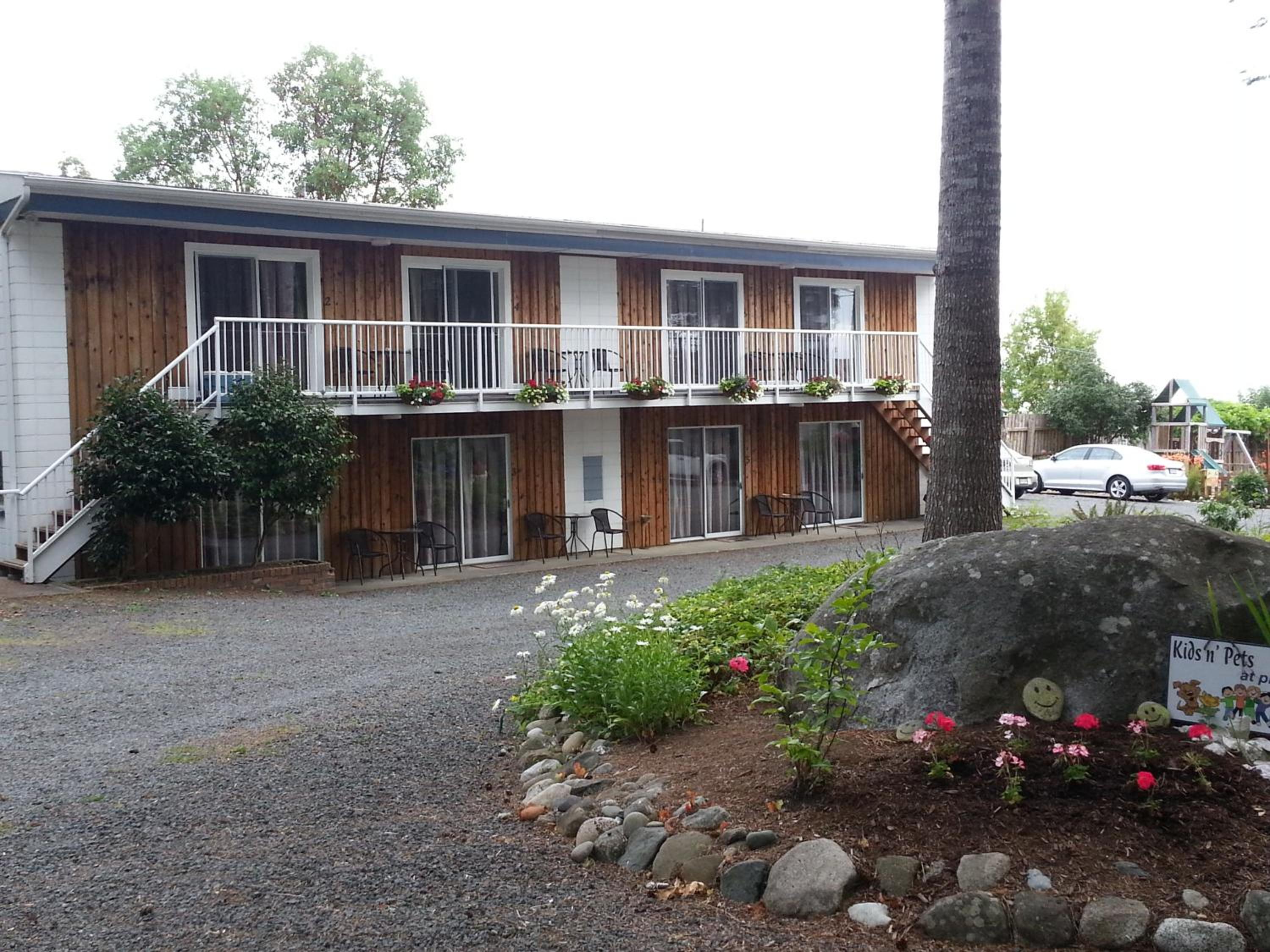 Edgewater Motel