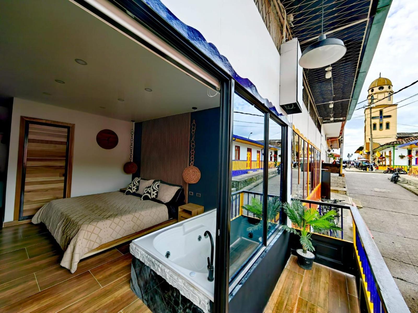 Hotel Habitacion Deluxe 2 con Jacuzzi a 20 mt del parque