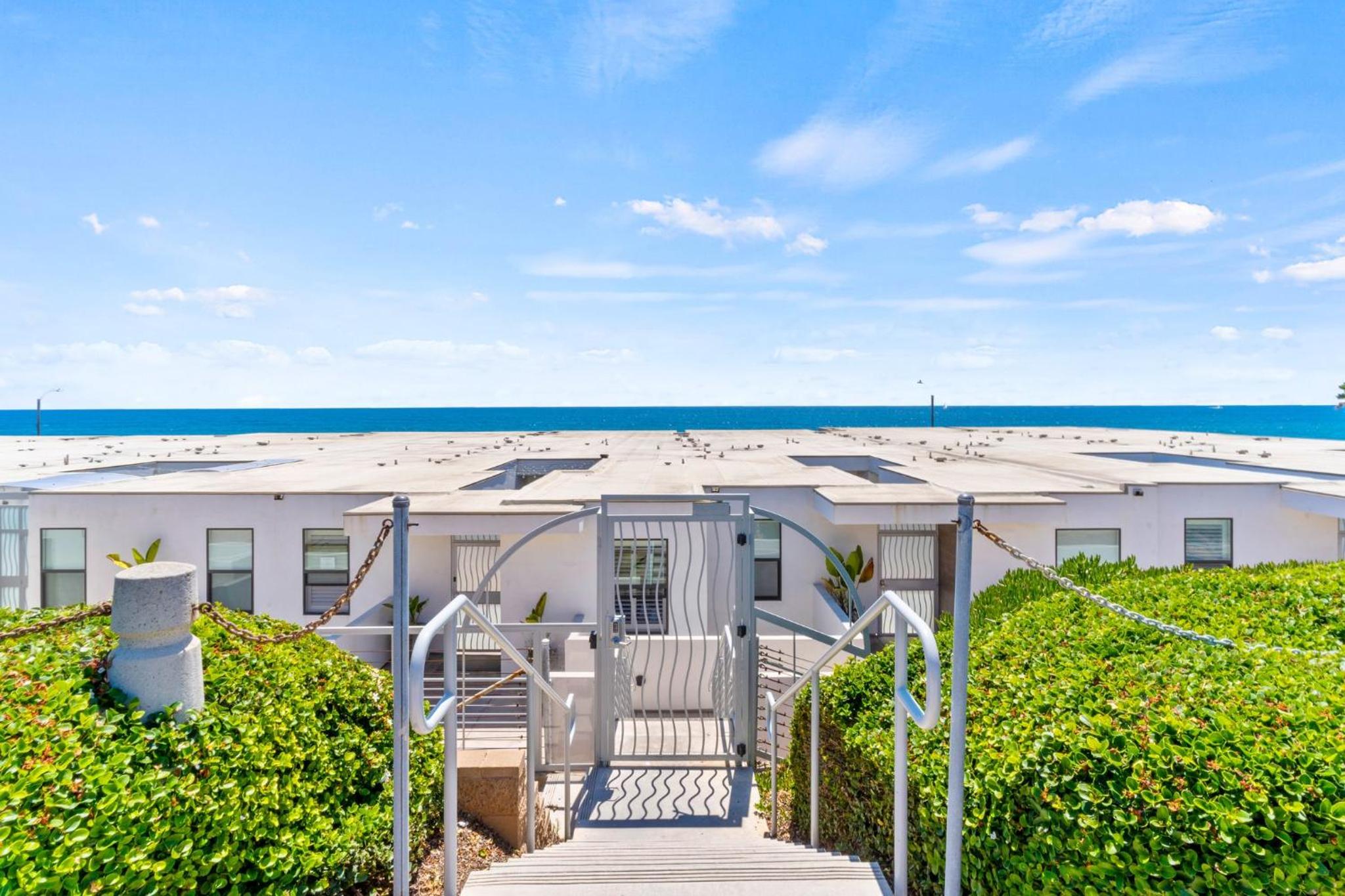Oceanside Oasis 700S-103