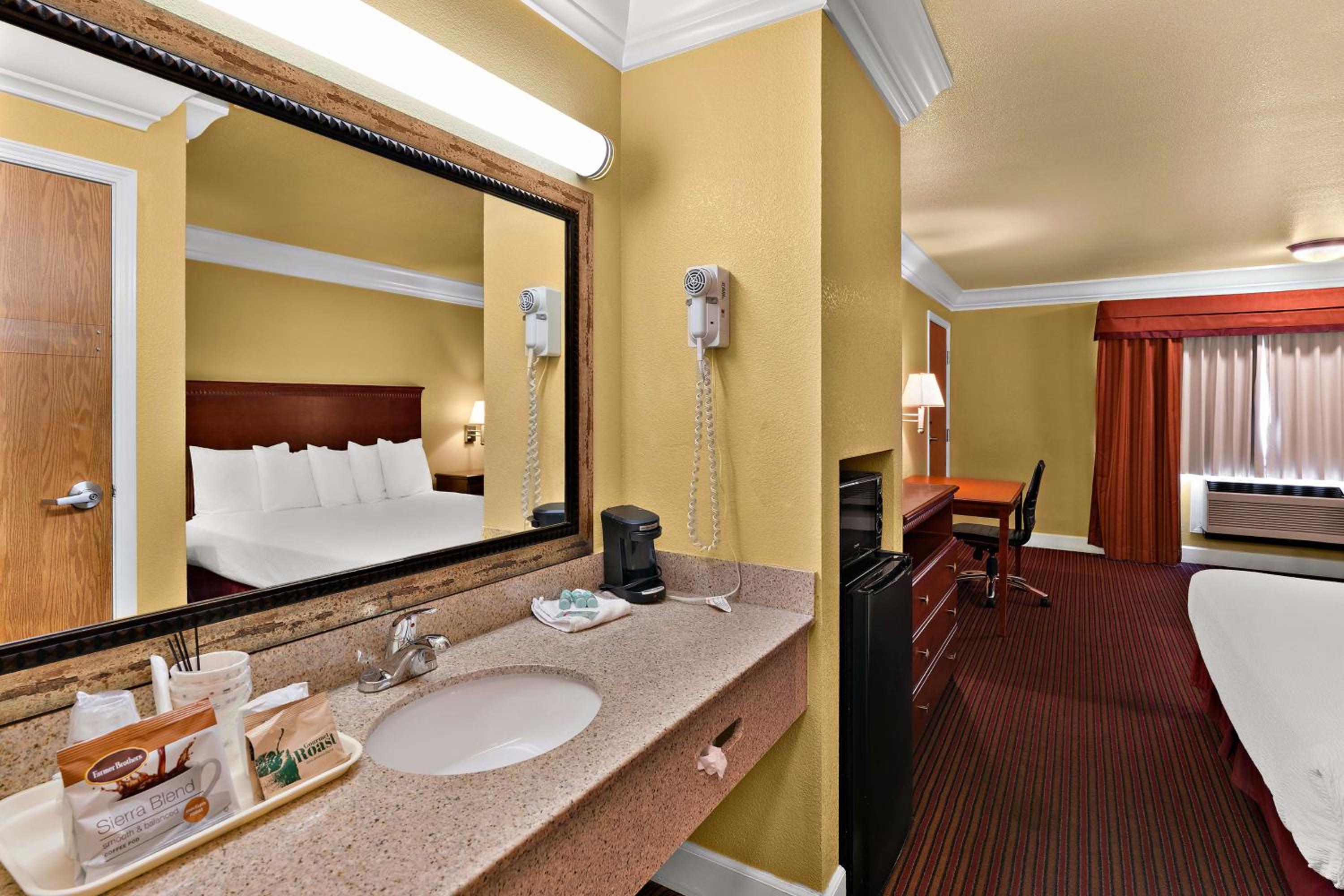 Best Western Willits Inn