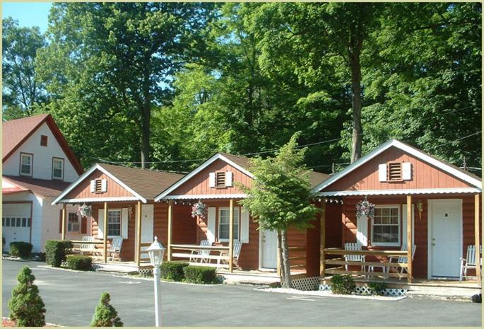 Seven Dwarfs Motel & Cabins