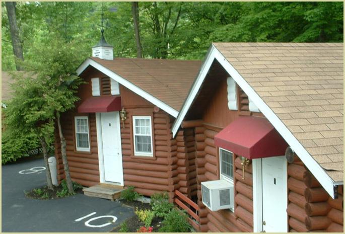 Seven Dwarfs Motel & Cabins