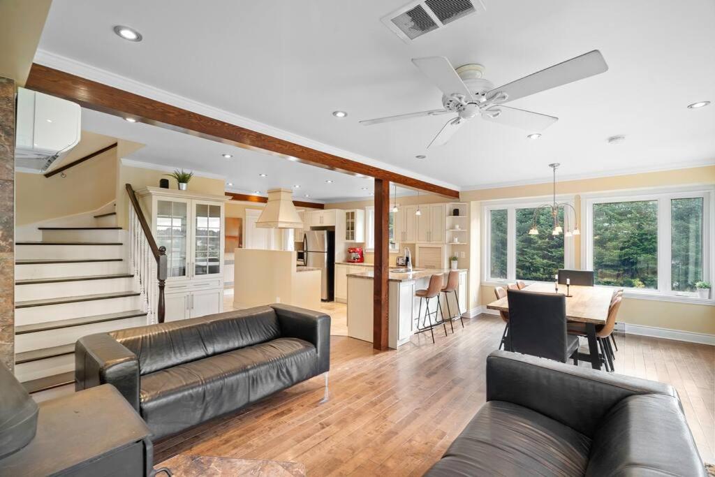 *NEW* Stunning Waterfront Bright Chalet with Spa