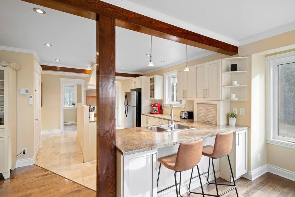 *NEW* Stunning Waterfront Bright Chalet with Spa