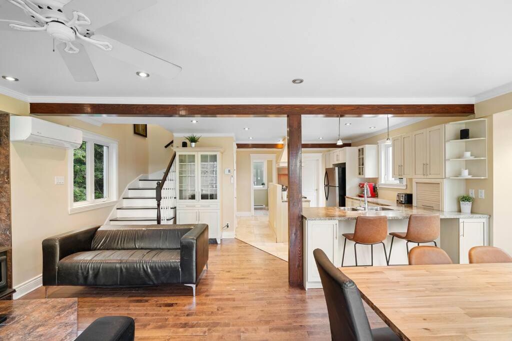 *NEW* Stunning Waterfront Bright Chalet with Spa