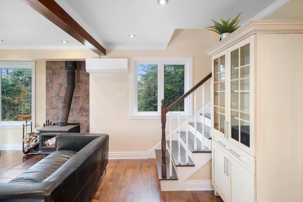 *NEW* Stunning Waterfront Bright Chalet with Spa