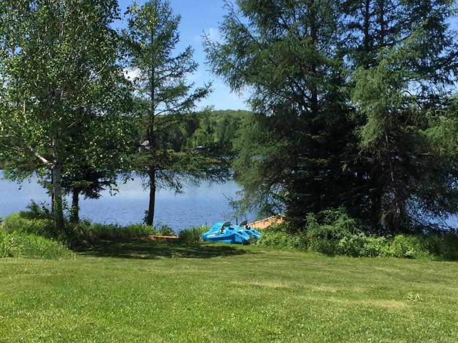 *NEW* Stunning Waterfront Bright Chalet with Spa