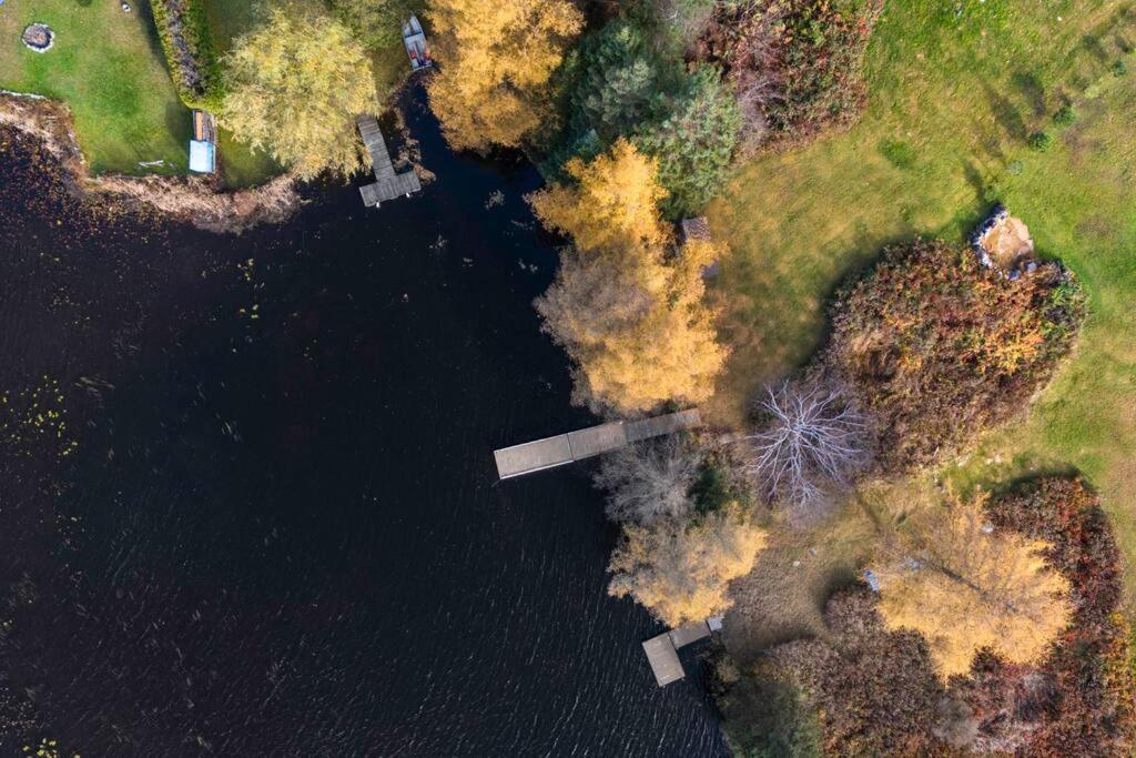 *NEW* Stunning Waterfront Bright Chalet with Spa