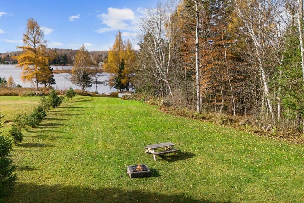 *NEW* Stunning Waterfront Bright Chalet with Spa