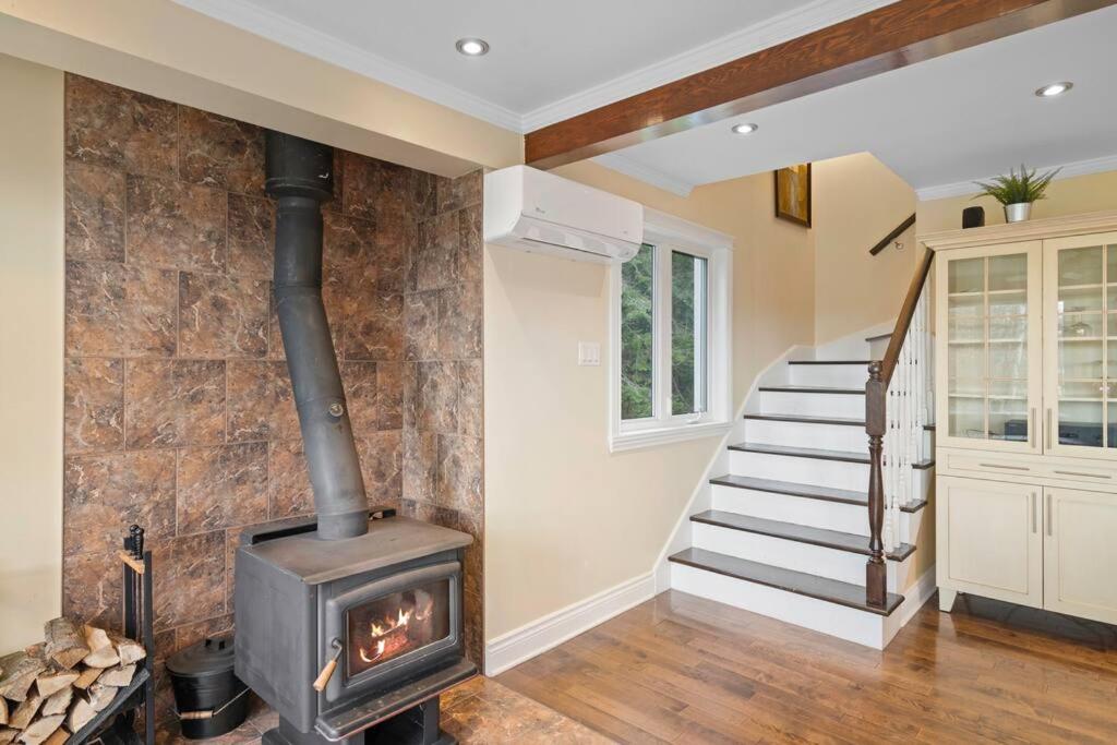 *NEW* Stunning Waterfront Bright Chalet with Spa