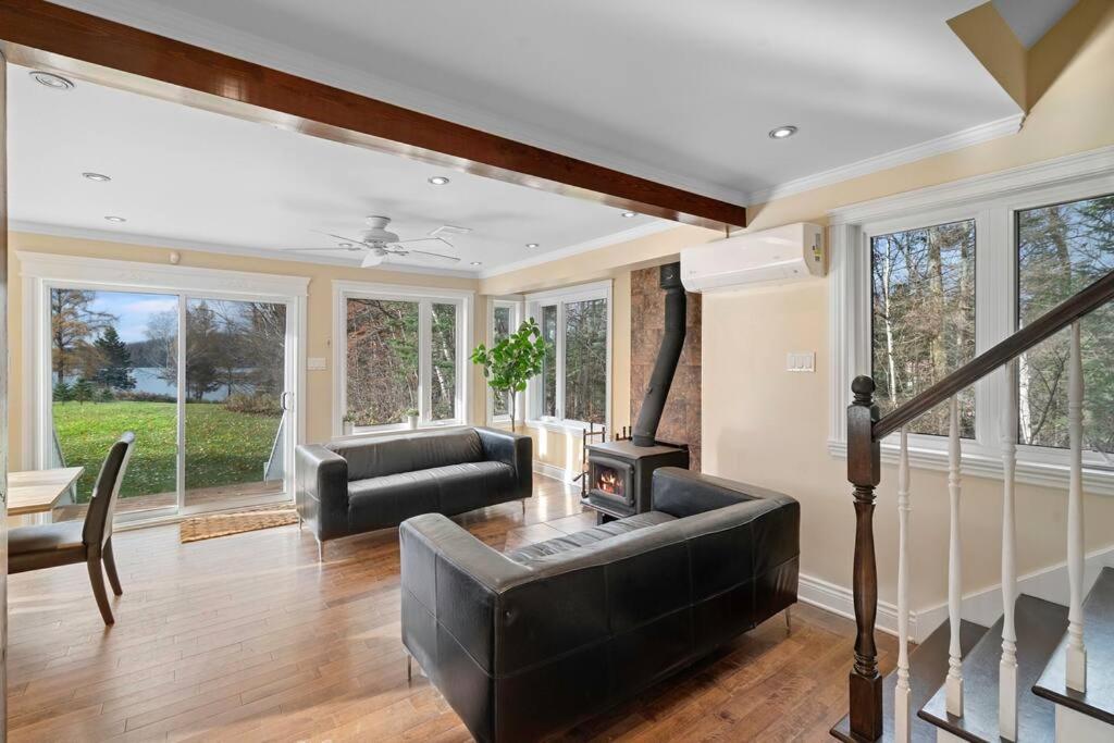 *NEW* Stunning Waterfront Bright Chalet with Spa