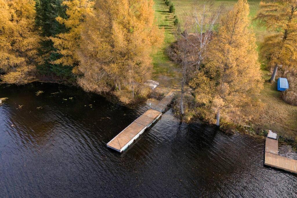 *NEW* Stunning Waterfront Bright Chalet with Spa