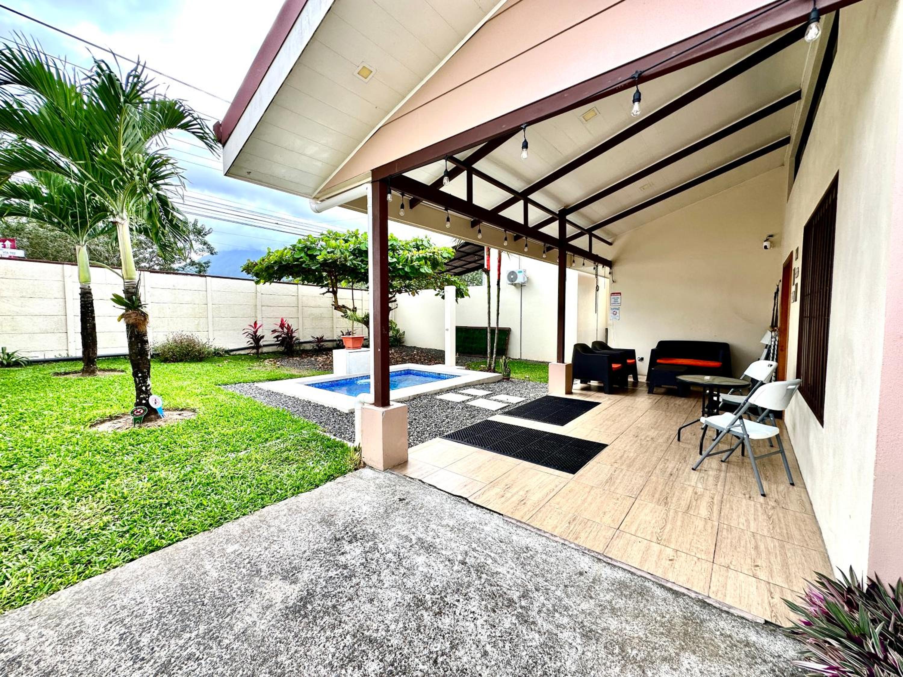 Oasis Arenal Villa Pool & Arenal Volcano View