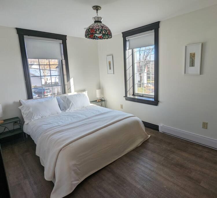 Beautiful River View Apt in Wine Country