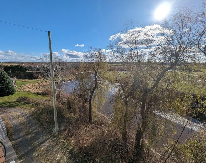Beautiful River View Apt in Wine Country