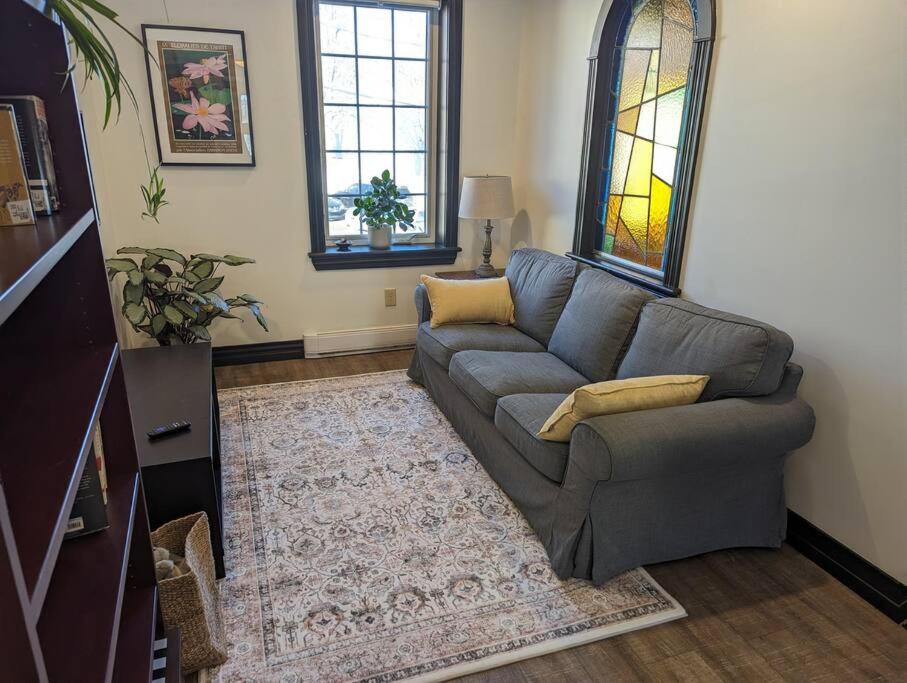 Beautiful River View Apt in Wine Country