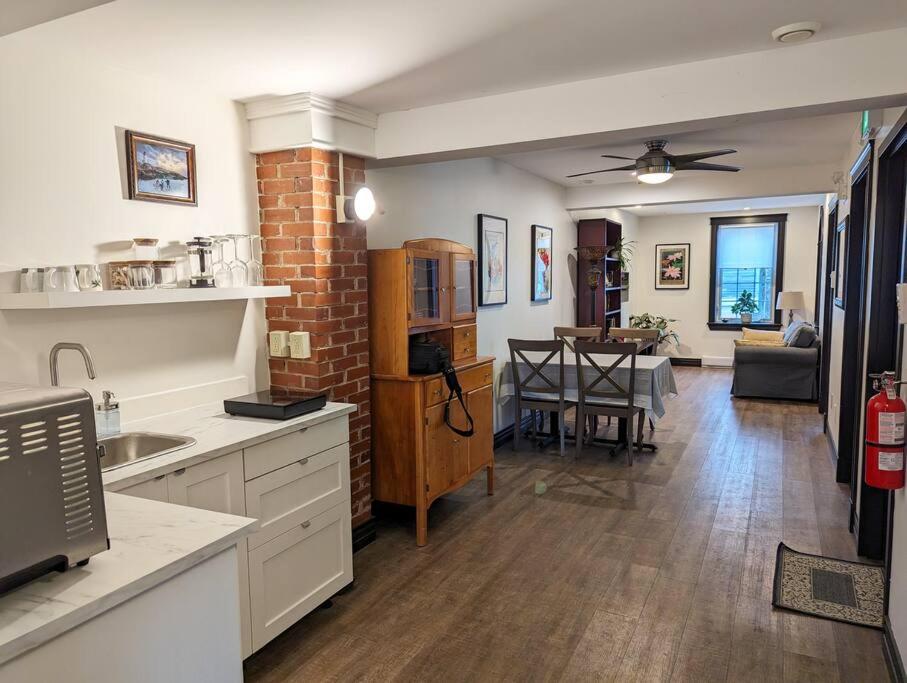 Beautiful River View Apt in Wine Country