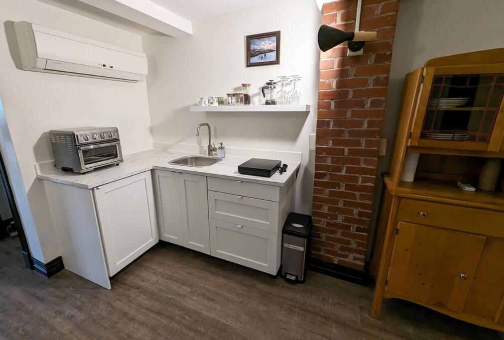 Beautiful River View Apt in Wine Country