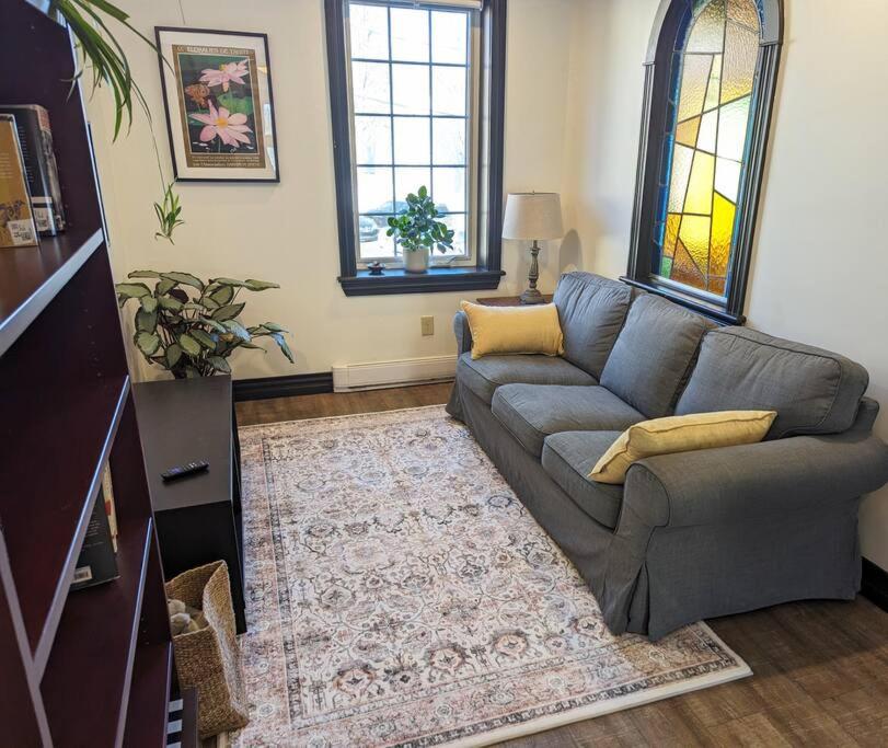 Beautiful River View Apt in Wine Country