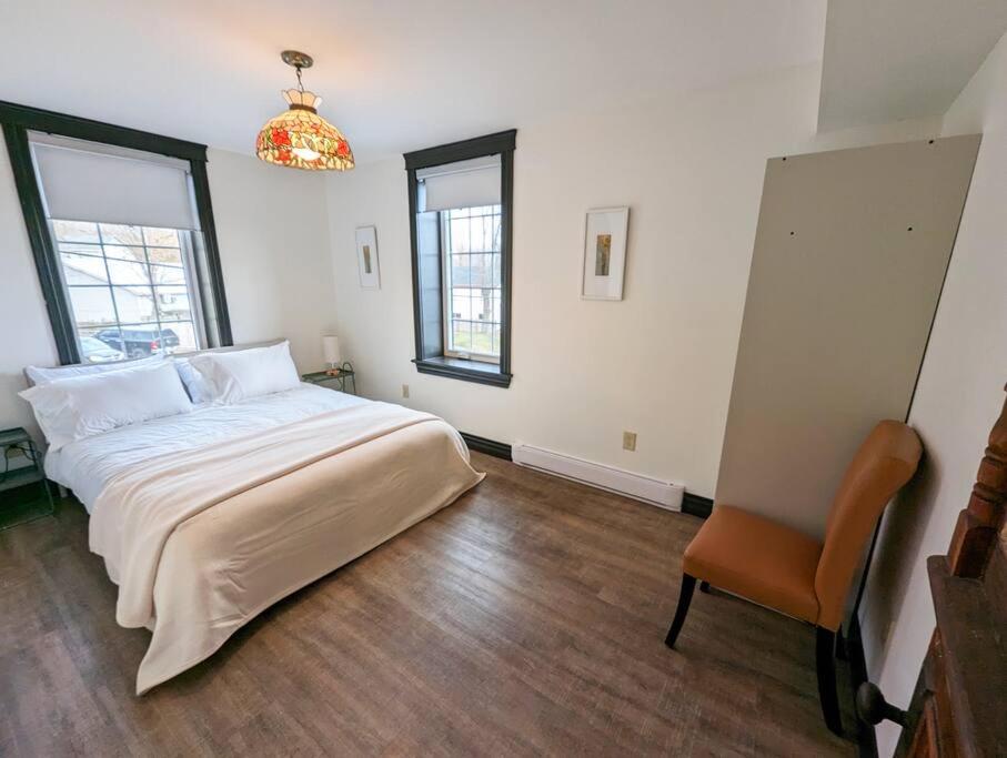 Beautiful River View Apt in Wine Country