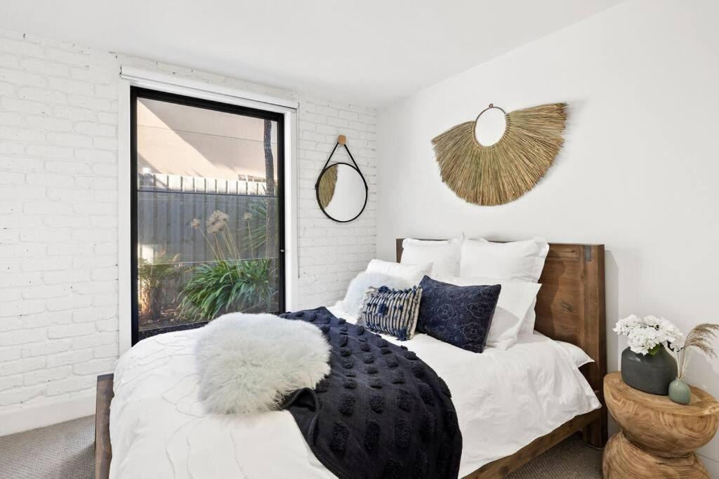 Ocean View Oasis, meters to beach & view divine!