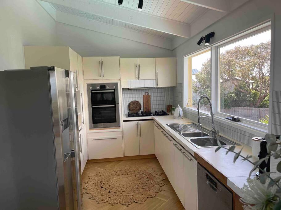 Ocean View Oasis, meters to beach & view divine!