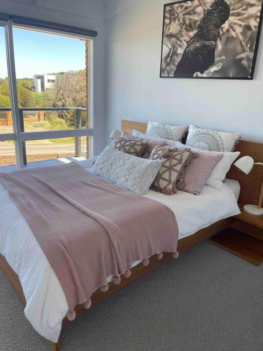 Ocean View Oasis, meters to beach & view divine!