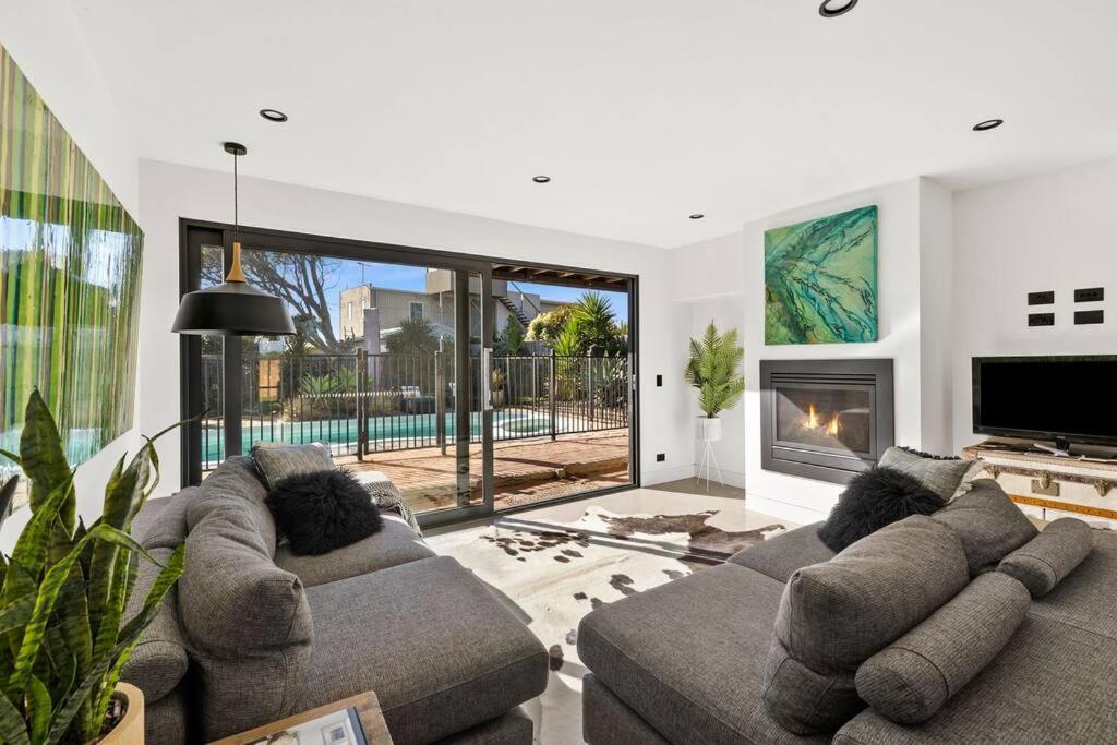 Ocean View Oasis, meters to beach & view divine!