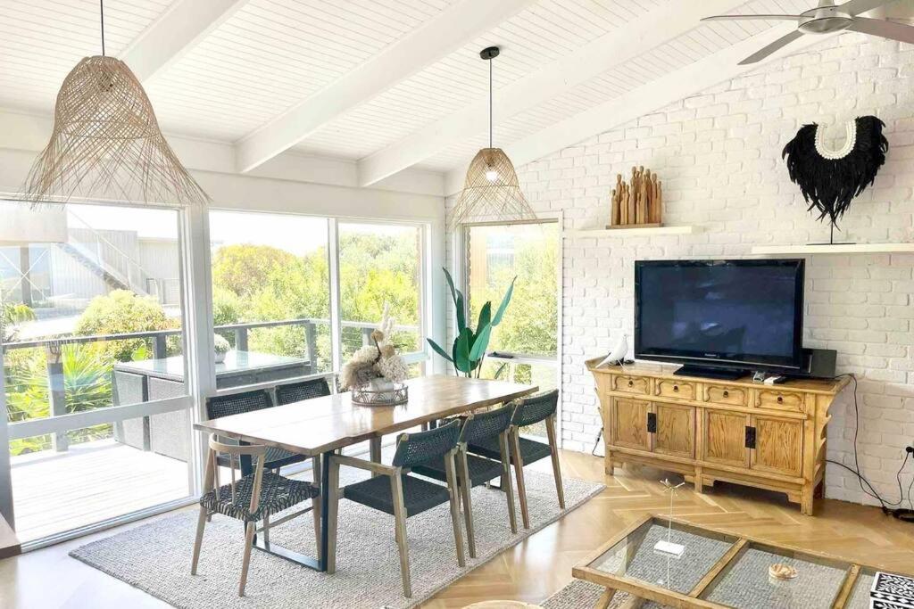 Ocean View Oasis, meters to beach & view divine!