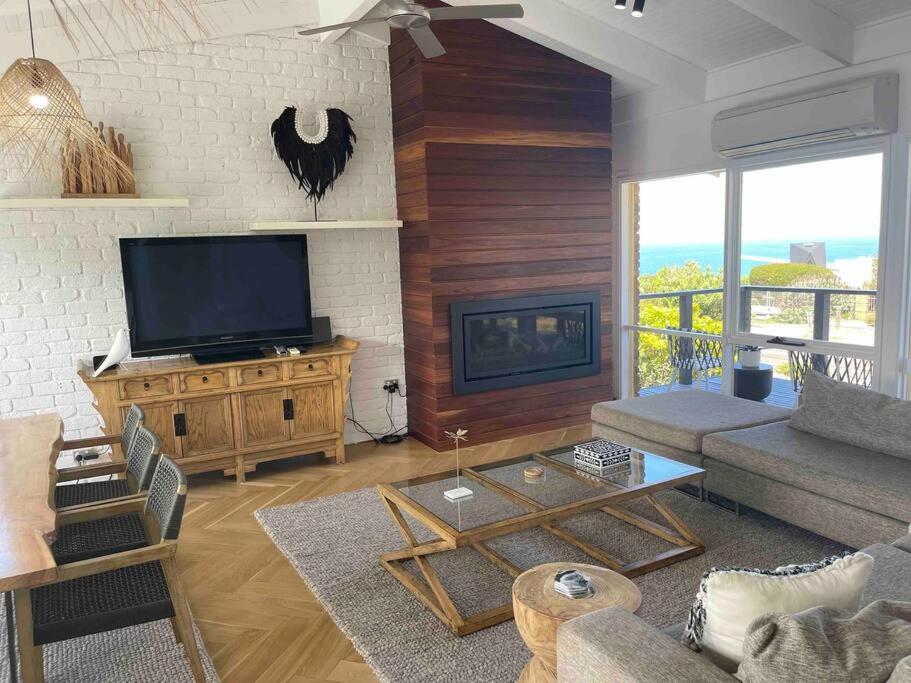 Ocean View Oasis, meters to beach & view divine!