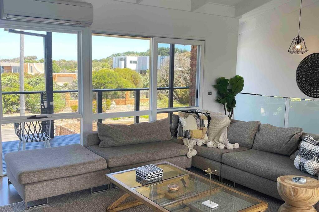 Ocean View Oasis, meters to beach & view divine!
