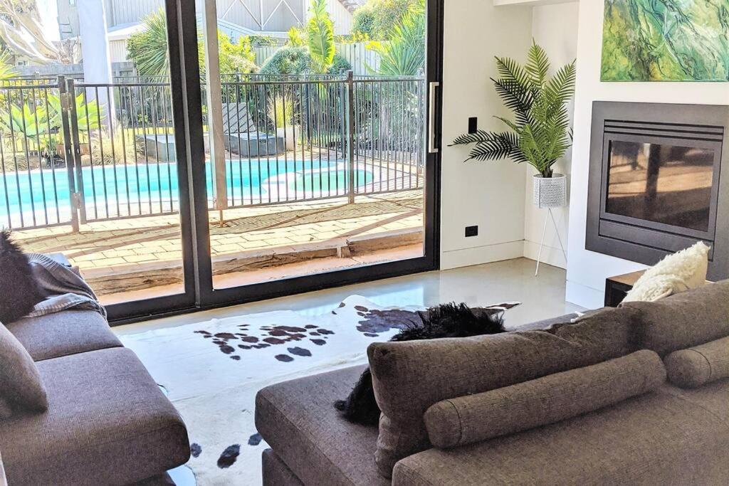 Ocean View Oasis, meters to beach & view divine!