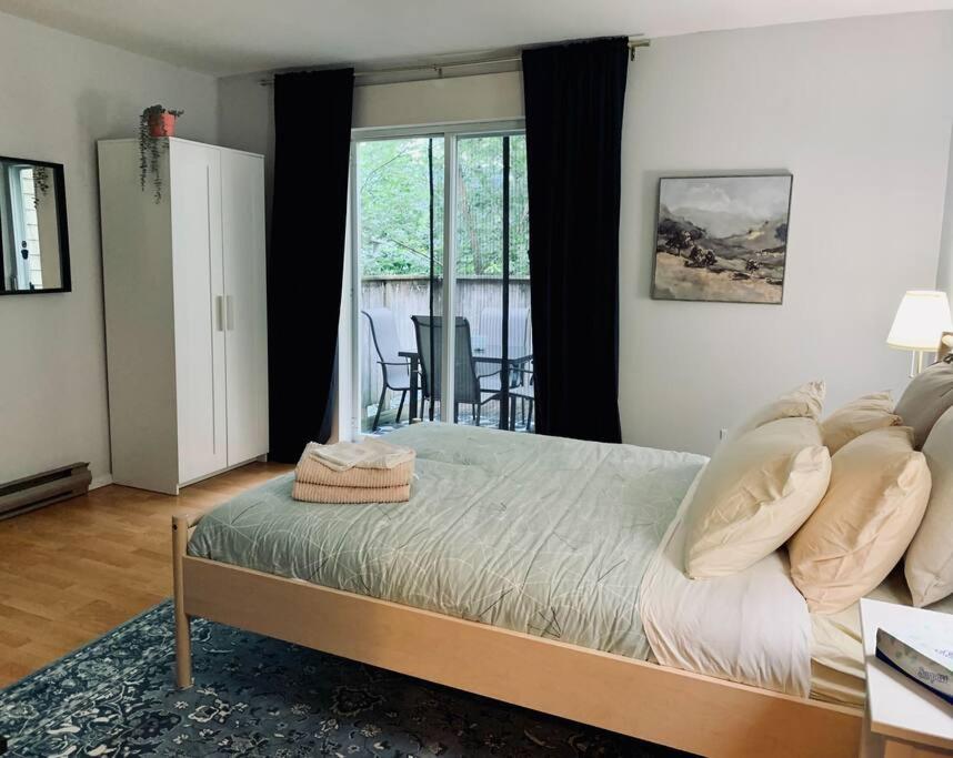 Charming 2-BDRM Apt #4 with Balcony