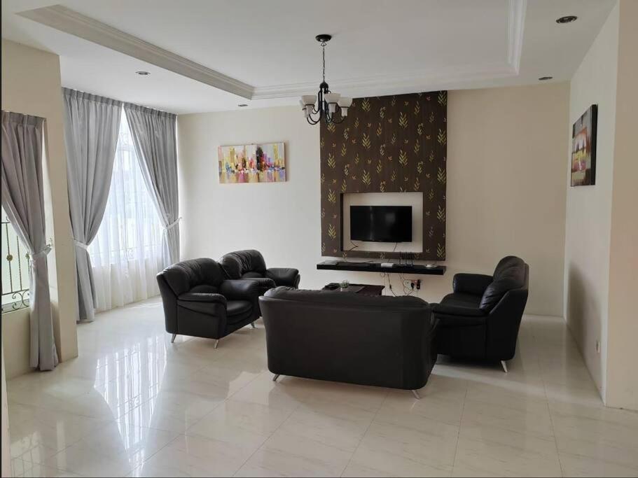 Kuching Spacious 2Storey Semi-D photo 1