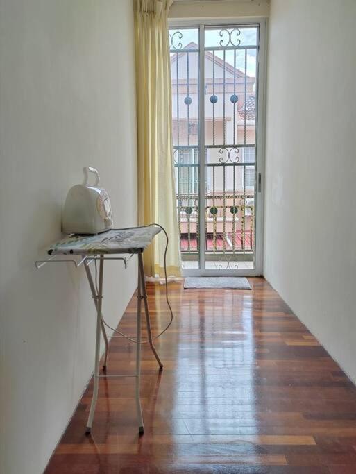 Kuching Spacious 2Storey Semi-D photo 4