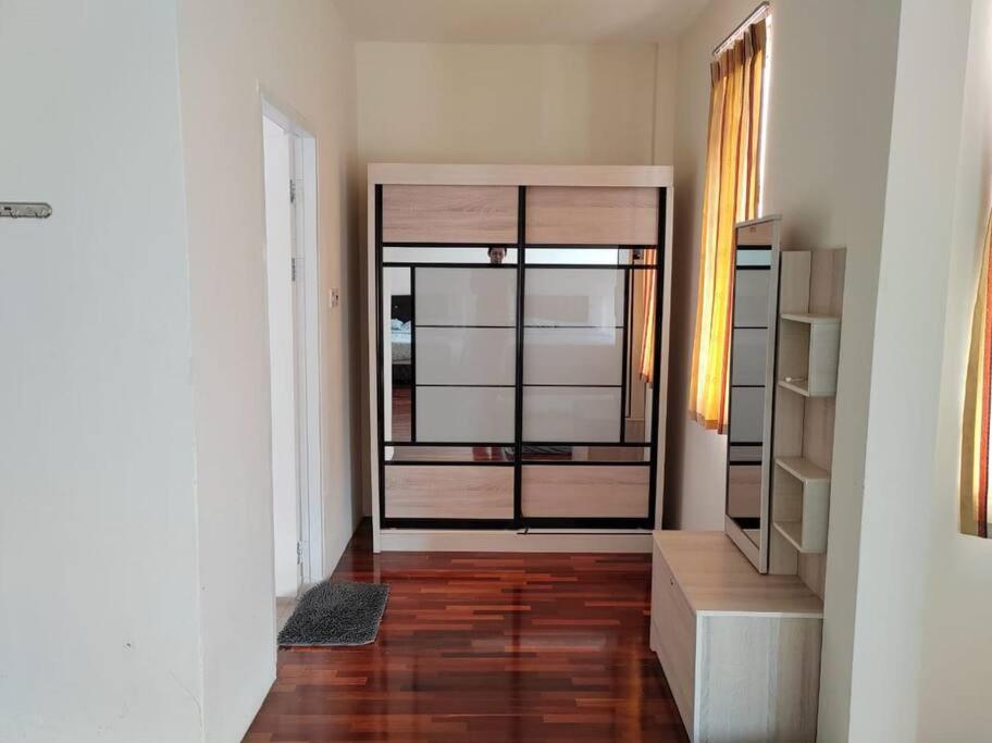 Kuching Spacious 2Storey Semi-D photo 5