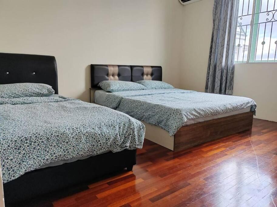 Kuching Spacious 2Storey Semi-D photo 8