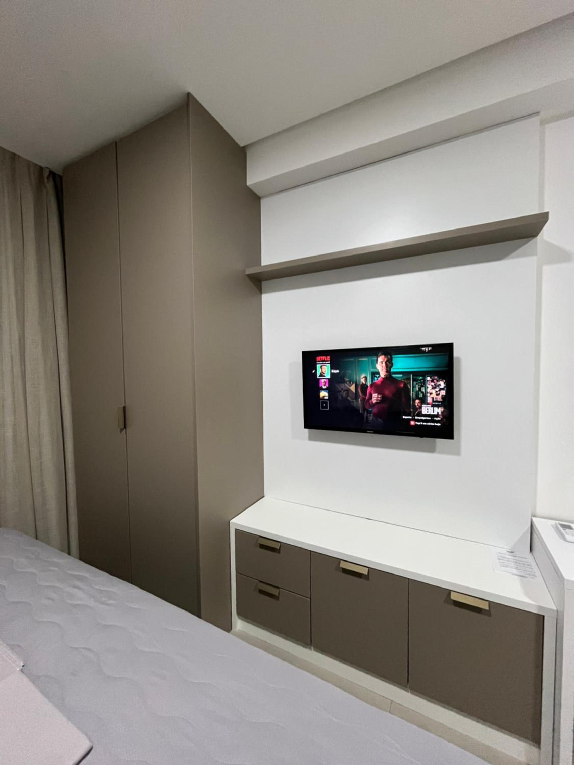 Studio cama King Size Westfit.