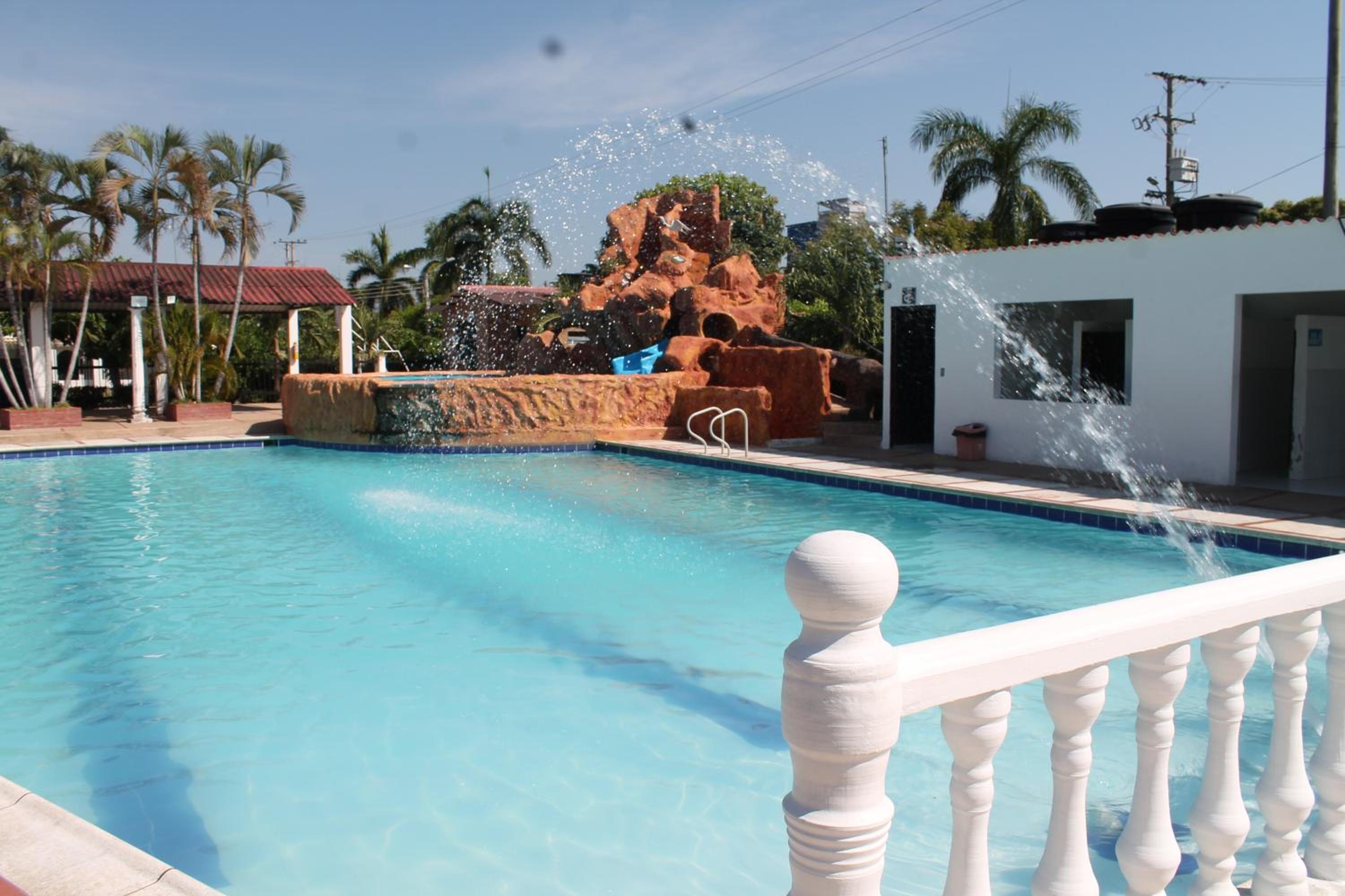 Casa de Lujo con Piscina privada Flandes Tolima
