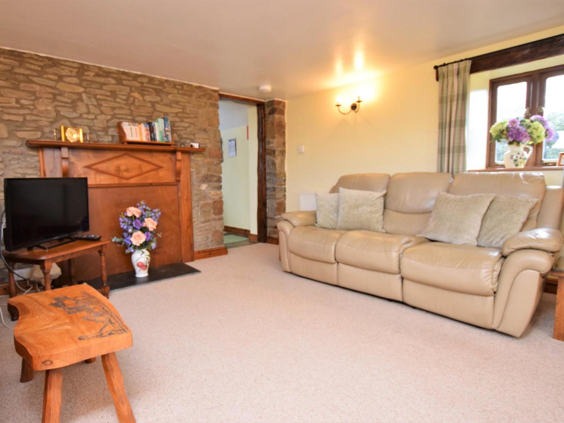 3 Bed in Torrington oc-tchoney view 2