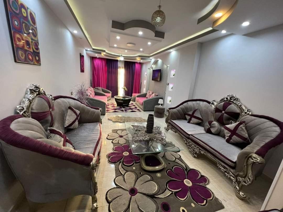 Giza pyramids view apartment
