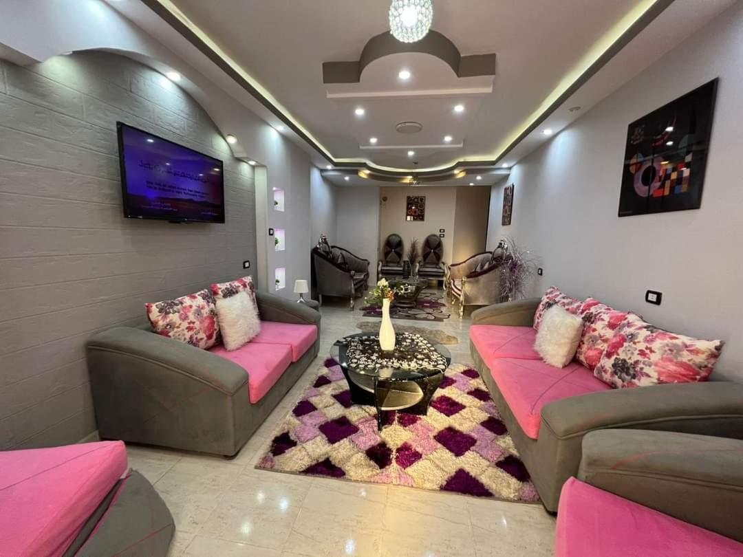Giza pyramids view apartment