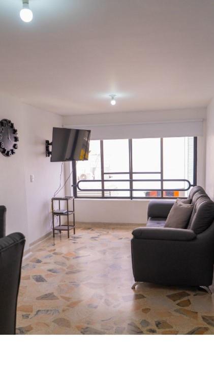 3 Bedroom, 2 bathroom Cabecera del LLano With Doorman