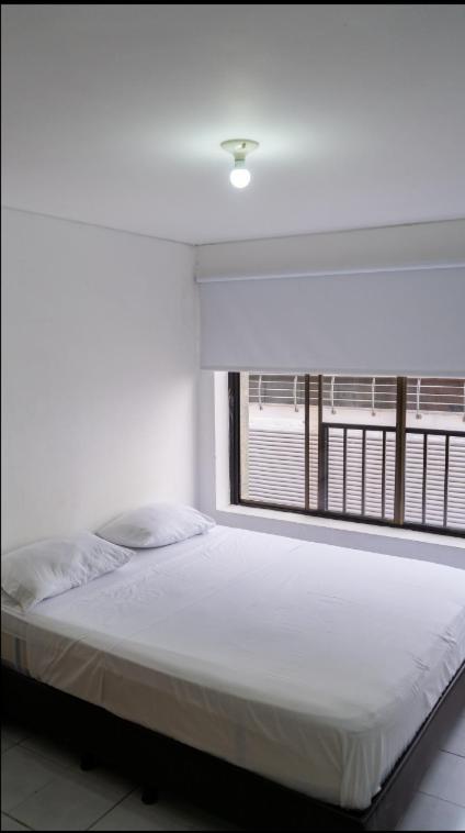 3 Bedroom, 2 bathroom Cabecera del LLano With Doorman