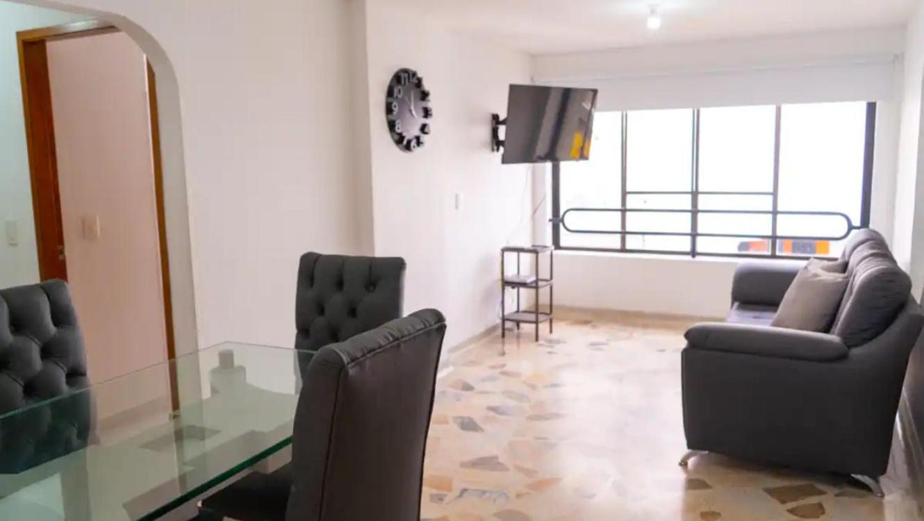 3 Bedroom, 2 bathroom Cabecera del LLano With Doorman