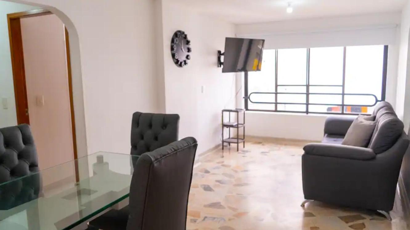 3 Bedroom, 2 bathroom Cabecera del LLano With Doorman