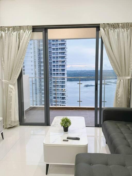 HighRise SeaView 2R2B CountryGarden DangaBay JB